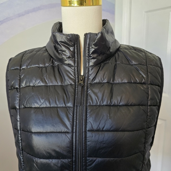 Joylab | Medium | Black Quilted Puffer Vest - Picture 3 of 9